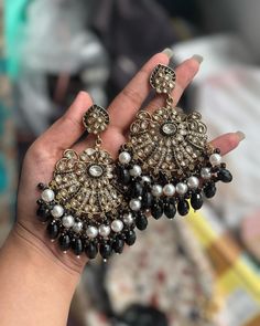 Purvi Kundan Earrings ₹599/- Free Shipping In India Pretty Jewelry Necklaces, Fancy Jewellery Designs, Indian Jewelry Sets, Hand Bracelet, Kundan Earrings, Jewelry Design Earrings, Pretty Jewelry, Fancy Jewellery, Crystal Rose