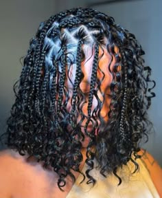 How to get the perfect boho bob, best human hair to use, expert maintenance tips and 50 boho bob knotless braids hairstyles perfect for summer. Bora Bora Bob Braids, Bohemian Bob Knotless Braids, Bob Boho Knotless Braids, Bob Knotless Box Braids, Short Boho Knotless Braids, Short Bohemian Knotless Braids, Boho Bob Box Braids, Bob Knotless Braids, Short Boho Braids