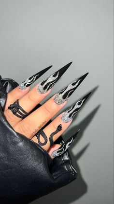 Edgy Dark Aesthetic, Short Almond Nails Ideas, Harry Potter Nail Art, Harry Potter Nails, Emo Aesthetic