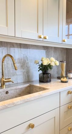 Beige And Gold Kitchen, Beige Kitchen, Kitchen Design Modern White, Kitchen Design Plans, Perfect Kitchen, White Modern Kitchen, Modern Kitchen Design Luxury, Kitchen Room Design