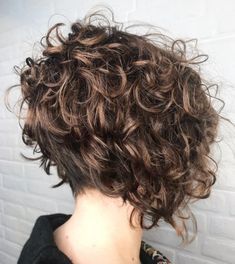 Curly Stacked Bobs, Short Curly Bob Hairstyles, Stacked Haircuts, Tan Skin Blonde Hair, Inverted Bob Hairstyles, Bob Haircut Curly, Stacked Bob Haircut, Curly Short, Curly Hair Photos