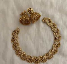 Kitty Set Gold Jewellery Design, Kitty Set Gold, Choker Necklace Designs Gold Indian, Necklace Designs Gold Indian, Latest Gold Necklace Designs, Necklace Designs Gold, Latest Gold Necklace, Faiza Saqlain