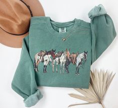 Comfort Colors Western Sweatshirt, Horse Sweatshirt, Cowgirl Sweatshirt, Horse Girl T Sweatshirt, Ranch Girl Sweatshirt, Cowboy Shirt, Rodeo Sweatshirt Luxurious comfort and style are what this unisex, garment-dyed sweatshirt is all about. It's made with 80% ring-spun cotton and 20% polyester and the fabric is 3-end garment-dyed, ring-spun, color-blast fleece with a 100% cotton face. Each sweatshirt comes with a relaxed fit, a rolled-forward shoulder, and a back neck patch.  .: 80% ring-spun cot Sweatshirt And Shirt Outfit, Ranch Girl, Western Horses, Western Sweatshirts, Casual Country Outfits, Horse Sweatshirts, Country Style Outfits, Western Wear Outfits, Cute Country Outfits