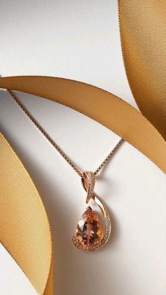 Beautiful pendent Fashiongirl Stylish Jewellery simple Gorgeouslook Small stone Dimond Jewelry Still Life, Jewellery Simple, Jewellery Photography Inspiration, Jewelry Product Shots, Creative Jewelry Photography, Jewelry Photography Styling, Creation Photo, Diamond Pendants Designs, Jewelry Editorial