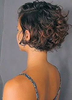 Short Curly Bob Hairstyles, Short Curly Hairstyles For Women, Curly Hair Photos, Short Curly Haircuts, Shoulder Hair, Curly Haircuts, Messy Short Hair, Bridesmaid Hair Down, Haircuts For Curly Hair