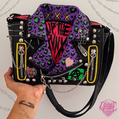 Up the Punx! Jacket Handbag - Original Art Custom Painted - One of a kind! Exclusive design Vegan leather Hand-painted design (color + phrases of your choice) + enamel pins + safety pins + studs + spikes + chains Adjustable strap, magnetic closure and internal pocket Measures 20 x 15 x 7 cm ( 8 x 6 x 3 inches) ►International Shipping ►English/Spanish spoken ►Please feel free to ask me any question you might have! ♥You can see more of my art & stuff here: www.gabbiecustomart.com www.instagram.com Custom Leather Bag, Studs And Spikes, Fashion Design Template, Custom Leather Jackets, Creative Clothes, Stud Fashion, Diy Leather Bag, Tumblr Outfits, Safety Pins