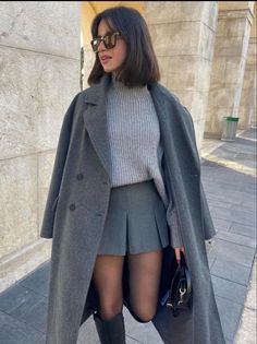 zara aesthetic outfit Looks Street Style, Grey Coat, Shorts Skirts, Coat Outfits, Mode Inspo, Mini Shorts, Autumn Outfit, Outfit Inspo Fall, Winter Fashion Outfits