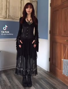 Halloween Goth Outfit, Victorian Vampire Aesthetic Outfit, Modest Goth Fashion, Witch Goth Outfits, Modest Goth Outfit, Goth Vampire Outfit, Goth Fairy Costume, Vintage Goth Outfits, Goth Fairy Outfit