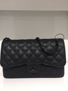 Chanel So Black, Coco Chanel Bags, Black Chanel Bag, Chanel Boutique, Cheap Purses, Fall Handbags, Chanel Purse, Chanel Black, Womens Purses