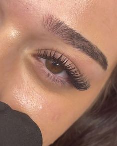 Natural Fake Eyelashes, Lashes Fake Eyelashes, Lash Extensions Makeup, Perfect Eyelashes, Pretty Lashes, Natural Eyelash Extensions, Eyelash Extentions, Smink Inspiration, Makijaż Smokey Eye