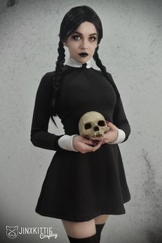 Wednesday Addams Cosplay, Halloween Costumes Women Creative, Makeup Zombie, Halloweenský Makeup, Halloween Coustumes, Scary Halloween Costumes, Halloween Costume Outfits, Halloween Costumes Makeup, Halloween Makeup Looks