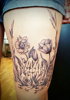 a woman's thigh with flowers on it