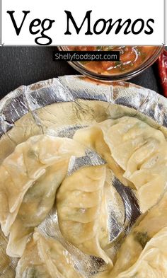 Veg momos Mashed Potato Balls Recipe, Steamed Momos, Potato Balls Recipe, Indian Beef Recipes, Chilli Chicken Recipe, Veg Momos, Tandoori Paneer, Tikka Recipe