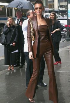 Brown Leather Pants, Fest Outfits, Hot Wheel, Looks Street Style, Outfit Look, Fashion Weeks