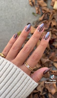 Chrome French Tip Nails Fall, Glazed Nail Colors, Brown Nail With Chrome, Nails Trend Fall 2023, Summer To Fall Nails 2023, Autumn Nails With Chrome, Trending Nails Fall 2023, Acrylic Nails Fall 2023