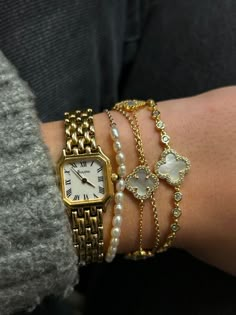 Old Money Aesthetic Watches Women, Gold Watch Jewelry, Watch Jewelry Stack, Gold Jewels Aesthetic, Watches For Girls Aesthetic, Womens Watch Outfit, Gold Jewelry Old Money, Vintage Gold Watch Aesthetic, Watches Aesthetic Woman