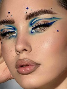 New Years Rave Makeup, Graphic Makeup Looks, Future Makeup, Make Up Cosmetics, Makeup Icons, Face Art Makeup, Graphic Makeup, Rave Makeup, Youtube Makeup