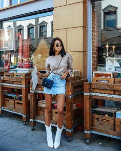 Scottsdale Brunch Outfit, White Ankle Boots Outfit Spring, Cowboy Boots Street Style, Western Boots Outfit, Cowboy Boot Outfits, Botas Western, Urban Cowgirl, Mode Prints