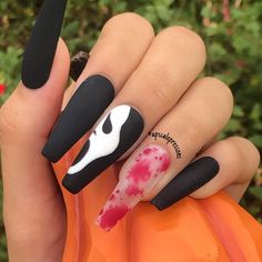 Show off your edgy side with skeleton and skull nail designs! Perfect for those who love a little darkness in their style. Ghostface Nails, Scream Nails, Hand Painted Nails, Nails Press Ons, Holloween Nails, Nails Hand Painted, Nails Fall Nails, Skull Nails, Halloween Acrylic Nails