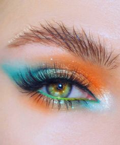 Flower Makeup Looks, Makeup Looks To Recreate, Rhinestones Makeup, Cloud Makeup, Colourful Eyeshadow, Looks To Recreate, Farmasi Products, Eyeshadow Inspiration, Teal Makeup