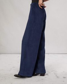 The Sofie. A high-rise fit with a wide leg that's a rag & bone office favorite. Updated as a tailored trouser, it's crafted from corduroy with generous stretch and a superb drape. Navy 4 Corduroy Pant, Athletic Fits, Corduroy Pants, Rag & Bone, Bottoms Pants, Denim Dress, Wide Leg, High Rise, Size 12