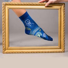 Step into the world of art with our Vincent van Gogh socks, beautifully adorned with iconic designs inspired by the master himself!  Features: Composition: 85% Combed Cotton; 11% Polyamide; 4% Elastane. Design: Features famous Van Gogh masterpieces, including "Starry Night". Sizes:  EU 36 - 40 / UK 4 - 7 / US 5 - 8 EU 39 - 42 / UK 6 - 8 / US 7 - 9 EU 43 - 46 / UK 9.5 - 11 / US 10.5 - 12.5 EU 41 - 45 / UK 7,5 - 10.5 / US 8.5 - 12 Care: Machine washable for easy maintenance (not more than 30 degre Colourful Socks, Vincent Van Gogh Art, Art Socks, Socks Gift, Saint Nicolas, Van Gogh Art, Saint Nicholas, Socks For Men, World Of Art