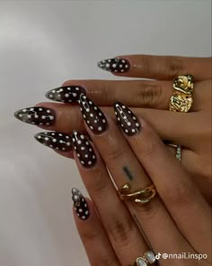 Brown Nails With Dots, Black And White Nails Polka Dots, Brown Nails With White Polka Dots, Fun Pattern Nails, Brown Nails With Polka Dots, Fall Polka Dot Nails, Brown Polka Dot Nails, Black And White Polka Dot Nails, Dark Nails Aesthetic