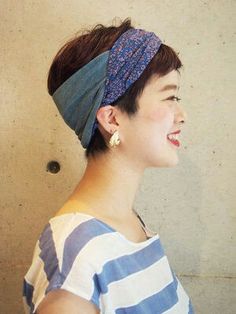 Twist Headband Hairstyle, Short Hair Accessories, Hair Arrange, Edgy Short Hair, Penteado Cabelo Curto, Bandana Hairstyles, Hair Wraps, Pixie Hairstyles