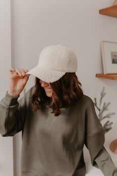 Solid Cream Sherpa Baseball Cap - Magnolia Boutique Everyday Chic Outfits, Simple Bun, Easy Bun, Everyday Chic, Just Style, Chic Outfit, Baseball Hat, Casual Look, Cream Color