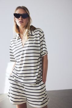 Loose-fit top in textured, viscose-blend jersey. Collar, V-shaped opening at front, dropped shoulders, and short sleeves. Top With Collar, Skirt Jumpsuit, Cardigan Sweater Dress, Blouse Pants, Cardigan Sweater Jacket, Loose Fitting Tops, Linen Shop, Basic Shirts, Sleepwear & Loungewear