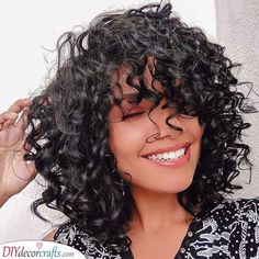 Dyed Hair Highlights, Curly Dyed Hair, Curly Bob Haircut, Easy Hairstyles For Medium Length, Medium Length Curly Hair, Bob Haircut Curly, Medium Curly