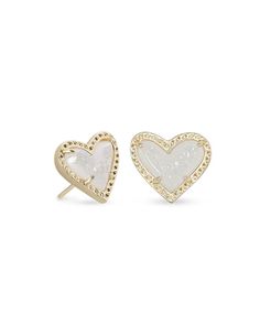 Ari Heart Gold Huggie Earrings in Rose Quartz | Kendra Scott Old Jewelry Box, God's Glory, Jewelry Girl, Jo Jo, Sparkly Things, Insta Pictures, Heart Stud Earrings, Gold Stud Earrings