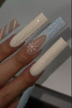 long winter beige sweater nails with blue glitter tip nail and glitter❄️✨ Nailart Christmas, Christmas Nails Glitter, Blue Christmas Nails, Glitter Tip Nails, Sugar Glitter, Blue Glitter Nails, Baby Blue Nails