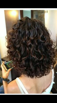 Sehr, sehr gut! !!! Curly Natural Curls, Undercut Curly Hair, Layered Curly Hair, Curly Hair Photos, Curly Haircuts, Haircuts For Curly Hair, Curly Bob Hairstyles