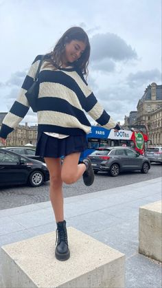 Paris Aesthetic Outfit, School Skirt Outfits, Paris Aesthetic Fashion, Aesthetic Amazon, Skirt Outfits Aesthetic, Europe Outfits, London Outfit, Autumn Fits, Miniskirt Outfits