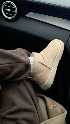 <$ ليلي كولينز, Uggs Outfits, Estilo Indie, Uggs Outfit