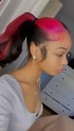 Pretty Ways To Dye Your Hair, Dyed Hair Inspiration For Black Women, Snuck Strips Hair, Black And Pink Hair Black Women, Sunk Stripes Hair, Died Hairstyles, Stunk Strip Hairstyles, Pink And Blonde Hair Black Women