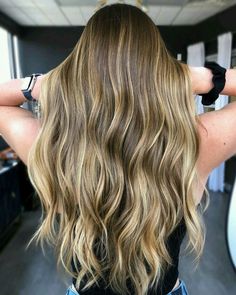 Tweed Blonde Hair, Blonde Hair Texture, Ombré Balayage, New Hair Color Trends, Hair Dye Tips, Honey Brown Hair, Hair Color Techniques, Blonde Hair Looks