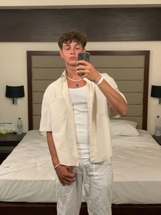 Men Italian Style Summer, Italian Guy Outfits, Guys Holiday Outfits, Italian Mens Fashion Summer Casual, Neutral Clothing Aesthetic Men, Men Ibiza Outfit, Summer Bar Outfits Men, Italian Men Outfit Summer, Mens Summer 2024 Outfits