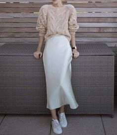 Style Inspiration: Chunky Knits & Satin Skirts White Satin Skirt Outfit, White Satin Skirt, Satin Skirt Outfit, White Skirt Outfits, Rok Outfit, Classy Business Outfits, Winter Skirt Outfit, Chique Outfits