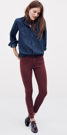 madewell style Oxford Shoes Outfit, Burgundy Jeans, Fall Denim, Mode Casual, Denim Trends, Red Pants, Business Outfit, 가을 패션, Mode Vintage