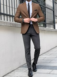 Men Blazer Outfit, Camel Blazer, Men's Business Outfits, Mens Fashion Blazer, Lapel Blazer, Men Stylish Dress, Summer 22