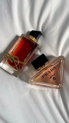 Layering Combos, Aesthetic Highlights, Classic Perfumes, Fragrances Perfume Woman, Perfume Collection Fragrance, Body Smells, Smell Goods, Perfume Scents, Best Perfume