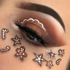 Mother Ginger Makeup Nutcracker, Makeup Looks Holiday, Brown Christmas Makeup, Christmas Party Makeup Looks Simple, Snowman Eye Makeup, Christmas Makeup For Hooded Eyes, Christmas Inspired Makeup Looks, Gingerbread Eye Makeup, Xmas Makeup Looks Simple