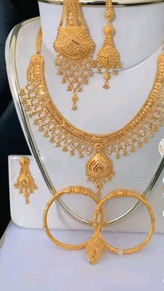 Light Weight Long Haram Gold, Traditional Gold Necklace, Indian Gold Necklace Designs, Gold Jewels Design, Birthday Wishes For Sister, Gold Bangles For Women, Gold Necklace Indian, Bridal Jewellery Design