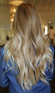 blonde ombre.. i think i wanna do this for my wedding hair??? Natural Blonde Color, Super Hair, Balayage Hair Blonde