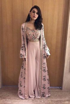 Indian Fashion Trends, Nikkah Dress, Outfit Chic, Jacket Suit, Traditional Indian Outfits, Indian Gowns Dresses, Dress And Jacket, Indian Gowns