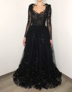 Alternative Bride Dress, Gothic Wedding Dress Black, Tulle Lace Dress, Black Wedding Dress Gothic, Flower Tulle, Wedding Dress Black, Black Quinceanera Dresses, Dress Alternative, Red Quinceanera Dresses