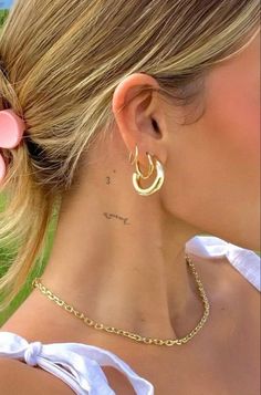 Poetry Inspired Tattoos, Amor Neck Tattoo, Neck Minimalist Tattoo, Minimalist Tattoo Neck, Dainty Writing Tattoo, Dainty Neck Tattoos, Kismet Tattoo, Side Neck Tattoos Women Words, Minimalist Tattoo Words