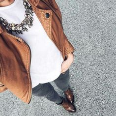 Brown Leather Jacket Outfit, Gray Jeans, Leather Jacket Outfits, Brown Leather Jacket, Brown Jacket, Grey Jeans, Fashion Mode, Fall Winter Outfits, Outfits Casuales